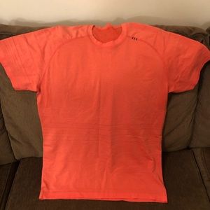 Men’s Lululemon Top - Medium